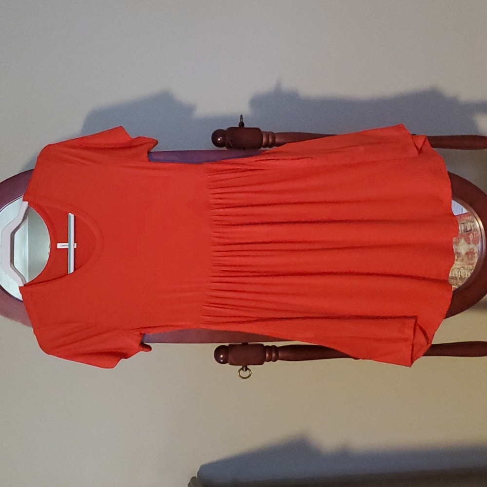 NWOT Flowy Red Midi Dress with Pockets size M